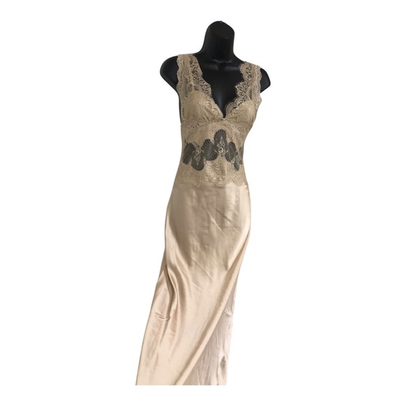 Sincerly Jules Dresses & Skirts - Sincerely jules champagne lace bodice plunge front satin effect dress size Large